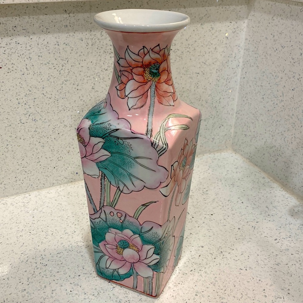 VINTAGE PORCELAIN HAND PAINTED IN MACAU CHINESE VASE PINK FLORAL